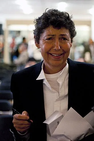 Isa Genzken: 75 Skulpturen (Ausstellung Neue Nationalgalerie)