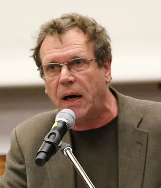 Porträt von Martin Sonneborn als Europa auf dem Stier