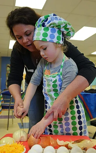 Jemand zieht sich aus